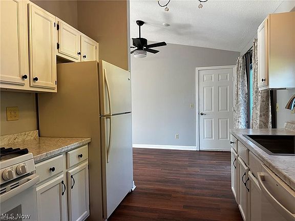5th image of 6831 Farmingdale Ln