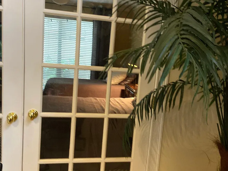 Second bedroom or middle bedroom with two twin beds