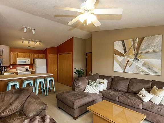 3rd image of 80 Circle Dr APT 9