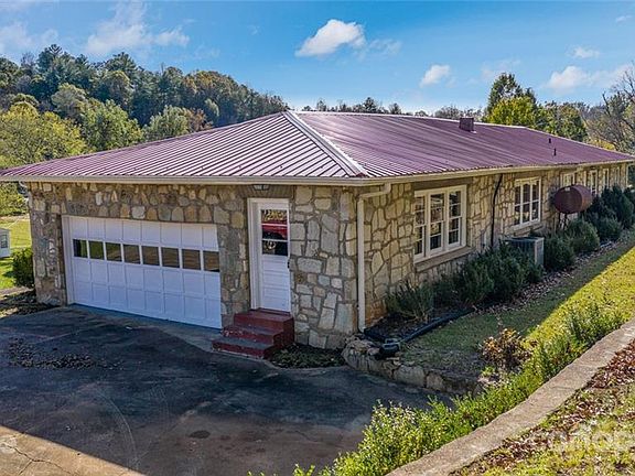 5th image of 937 Meadowlane Dr NW