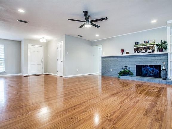 4th image of 3430 Hillsdale Ln