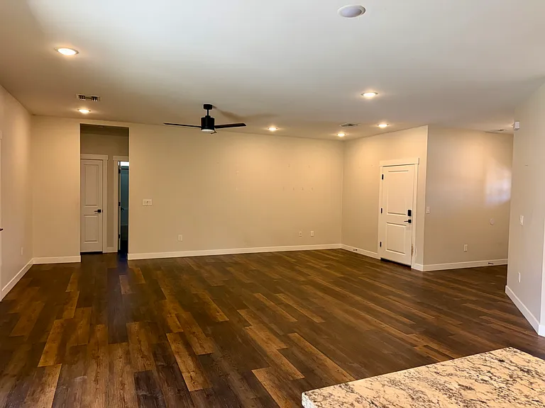 1936 N Eloisa Ln — Photo 4