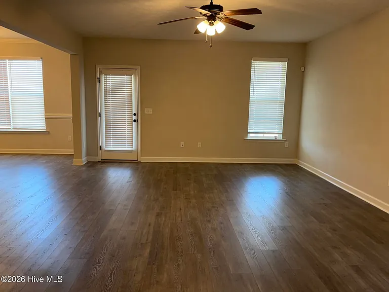 1210 Belgrove Dr — Photo 5