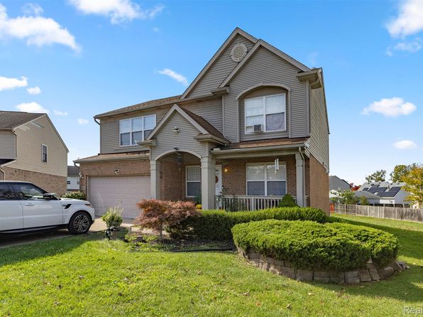 28215 Hillsbriar Dr