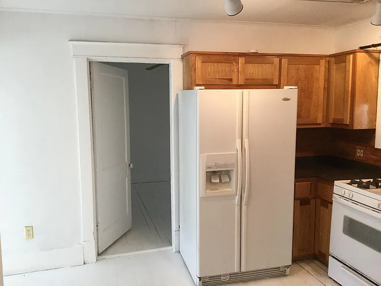 224 W Watson St — Photo 5