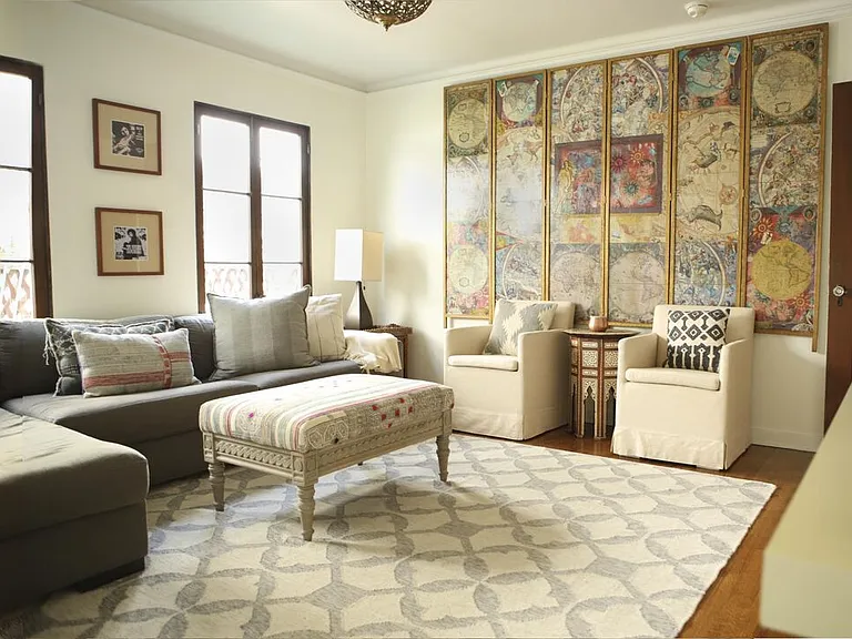 146 N La Peer Dr — Photo 2