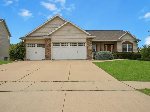 1407 Quail Ridge Rd, Cedar Falls, IA 50613