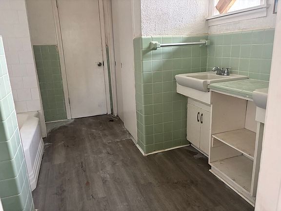 5th image of 333 Northside Cir
