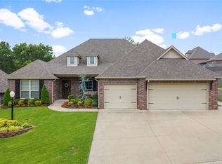 1707 Forest Hill Dr, Claremore, OK 74017