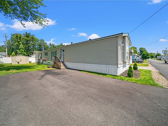 3rd image of 138 Marilyn Dr