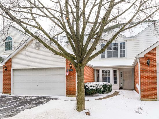 123 Hemstead St #36-D, Lake Bluff, IL 60044