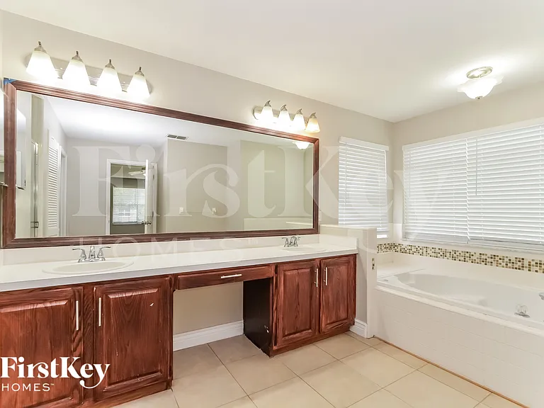 308 Forrest Crest Ct — Photo 11