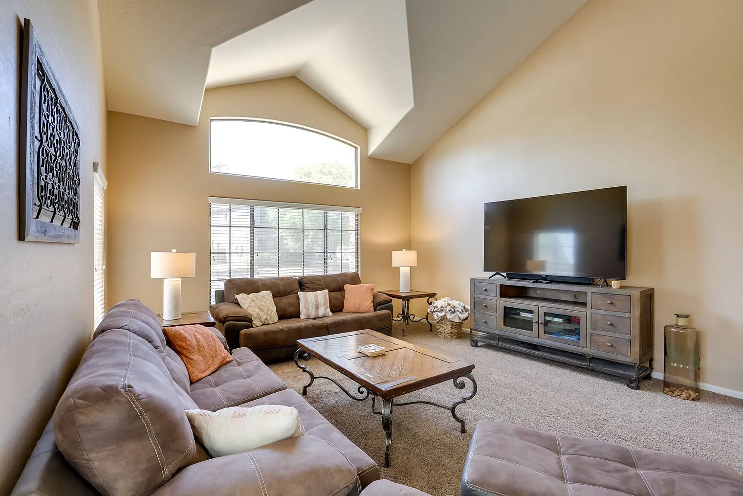 5 bed, 3.0 bath, 3498 sqft, $6,386 — Photo 2