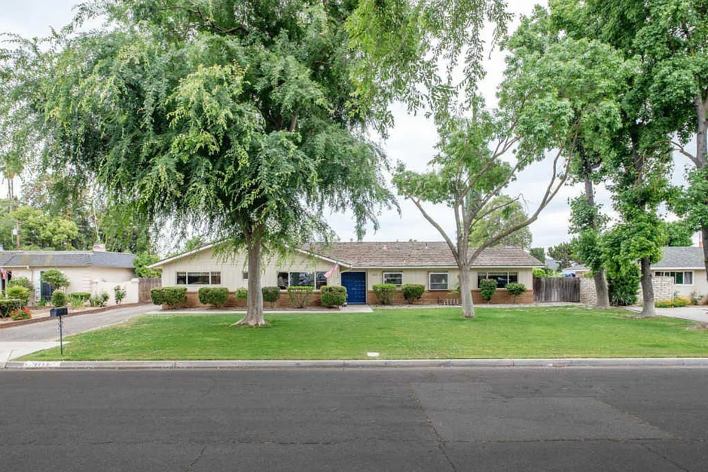 2725 W Mesa Ave photo 1