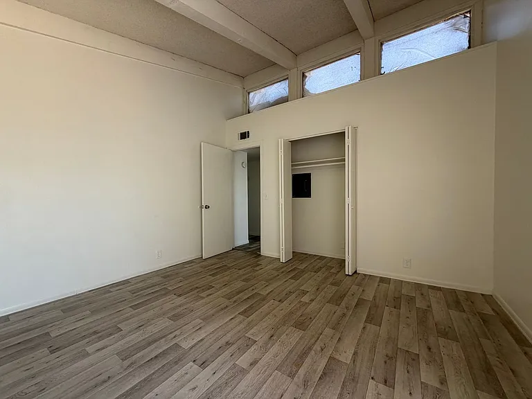 3205 E Earll Dr — Photo 9
