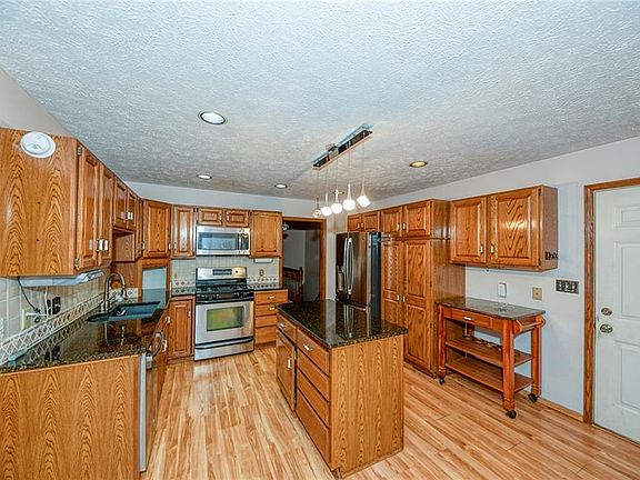4th image of 582 Anna Dean Ln