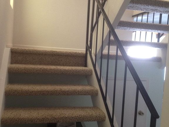 2nd story w/decorative ledg