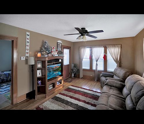 2nd image of 907 N Washington St