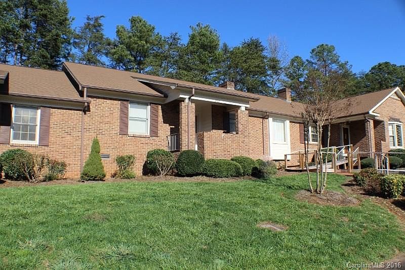 1st image of 702 Colby Cir #702