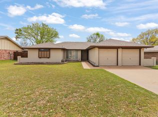 9929 Farmington Dr, Benbrook, TX 76126