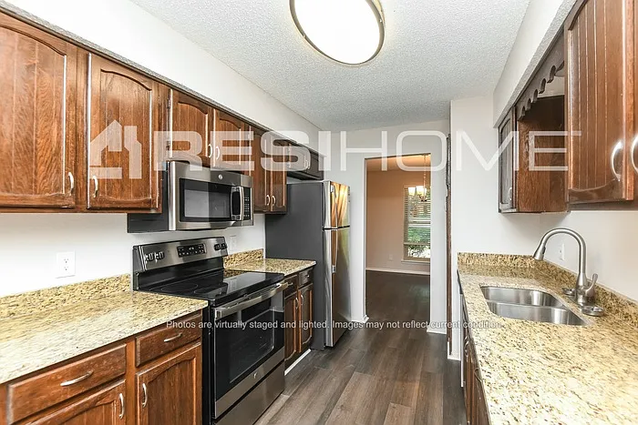 820 Timberoaks Dr — Photo 3