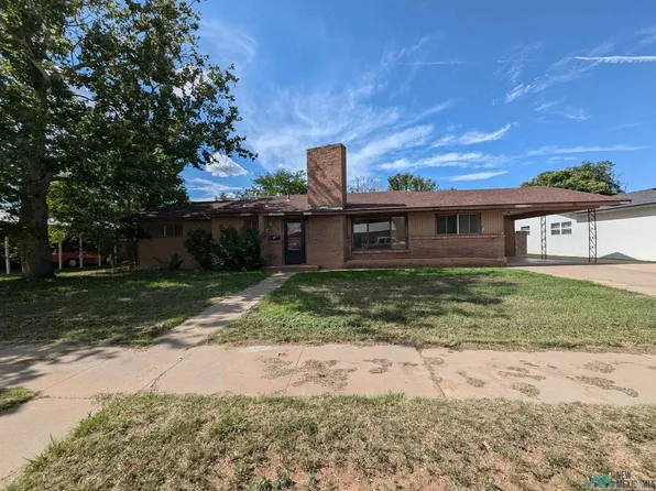 208 W Christopher Dr, Clovis, NM 88101
