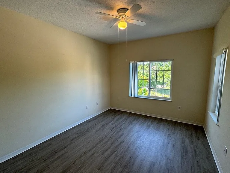 605 Fairway Dr #305 — Photo 4