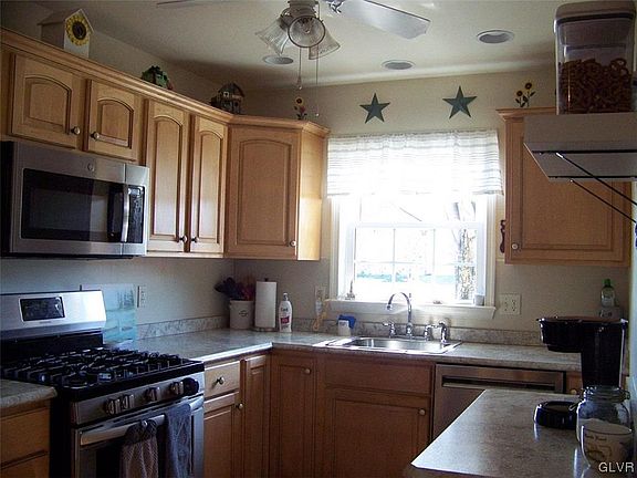 3rd image of 1557 Harvest Dr W