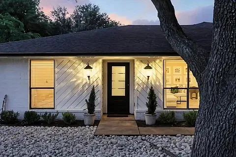 4 bed, 2100 sqft, $3,500 — Photo 2