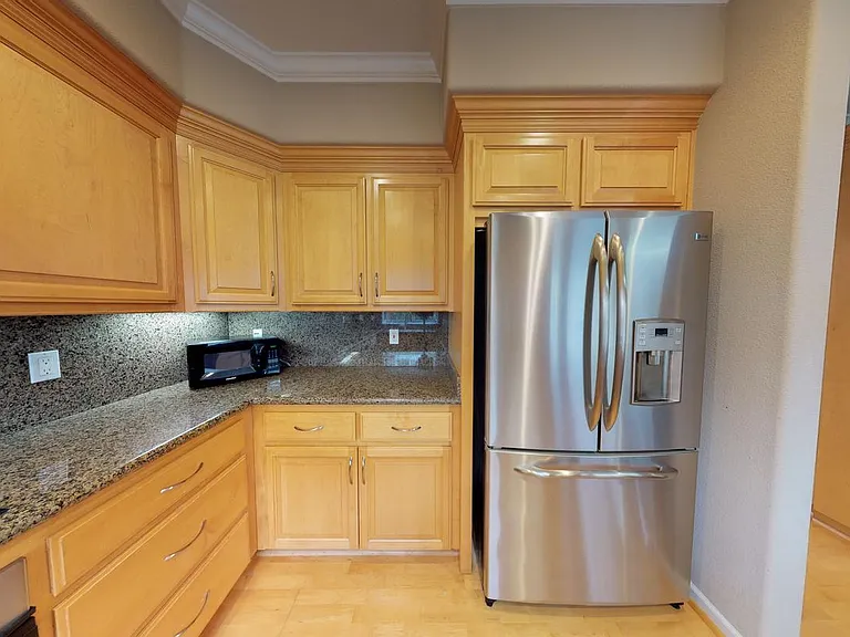 373 Florence St — Photo 7