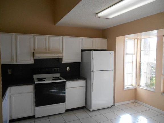 4th image of 5001 Foxhall Dr N