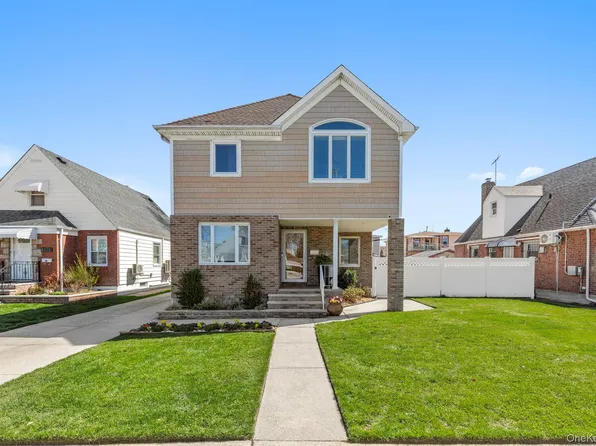 8227 265th Street, Glen Oaks, NY 11004