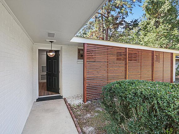 5th image of 6036 Eastwood Dr