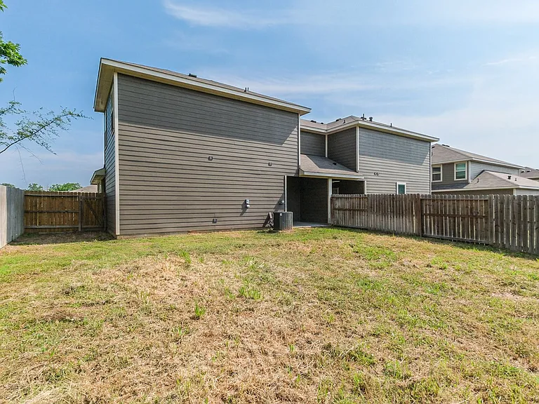 146 Parkgate — Photo 4