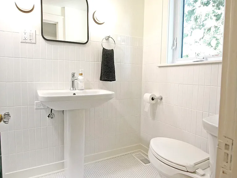 Plush towels and all the basic amenities you would need are provided.