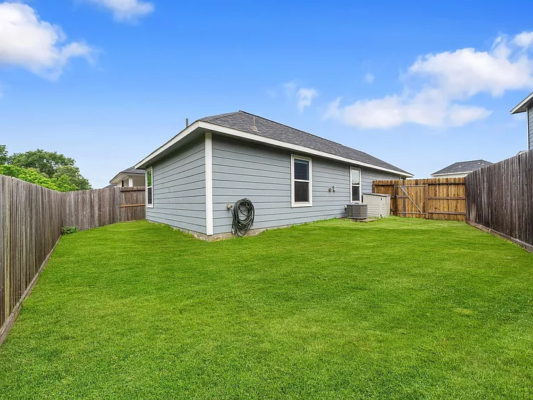 17038 Marie Village Dr — Photo 20
