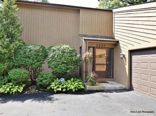 2933 Two Paths Dr, Woodridge, IL 60517