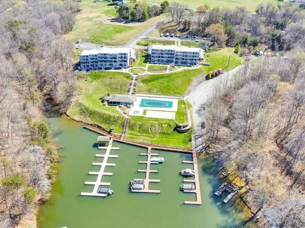 1085 Bluewater Dr Unit 112, Moneta, VA 24121