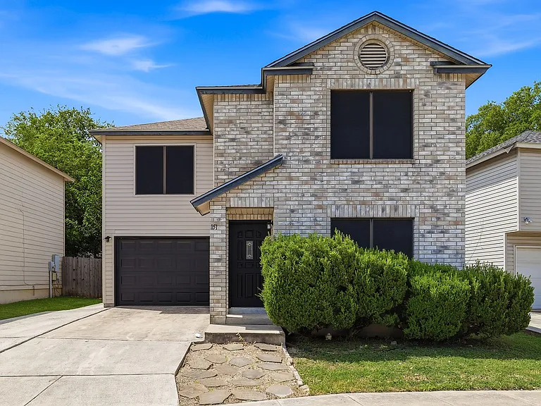 151 McLennan Oak — Photo 1