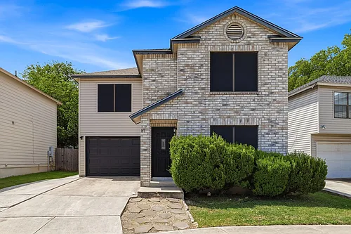 151 McLennan Oak Photo 1 151 McLennan Oak Photo 1