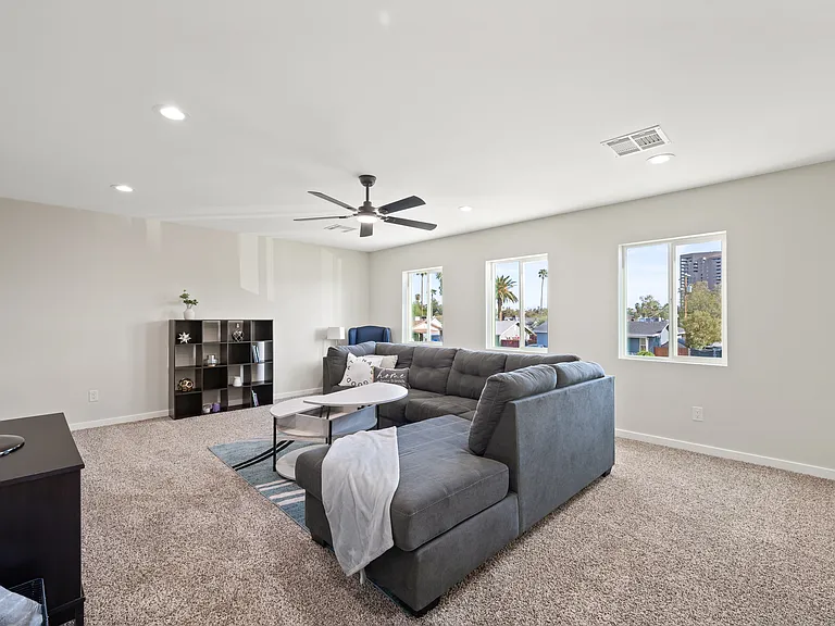 1010 E Indianola Ave — Photo 39