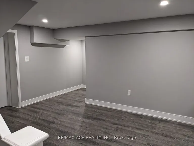 18 Mackinac Cres #BASEMENT — Photo 2