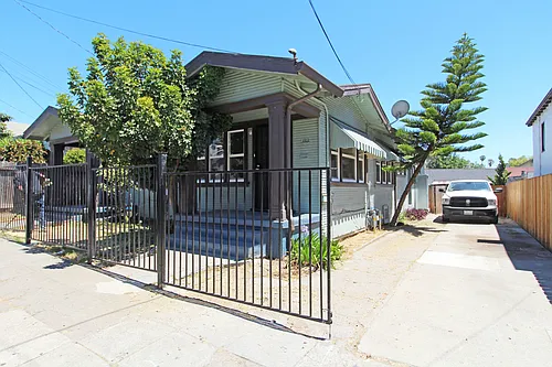 1916 - 1920 Crosby Ave. Photo 1