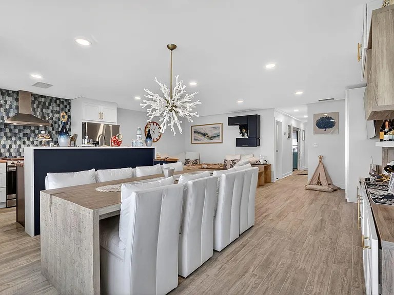 212 High Point Ter W #C — Photo 3
