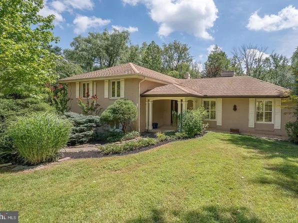327 Strathmore Dr, Bryn Mawr, PA 19010