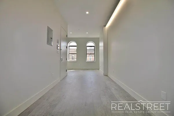 Rented by Real Street Inc | media 5