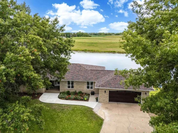 408 NE 12th St, Aledo, IL 61231