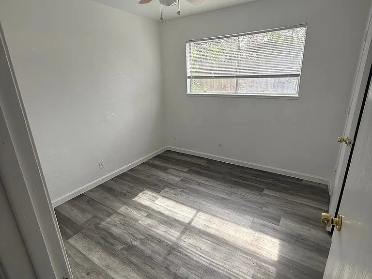 390 Henshaw Ave #5 — Photo 6