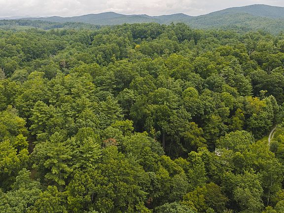 4th image of Yankee Run Dr