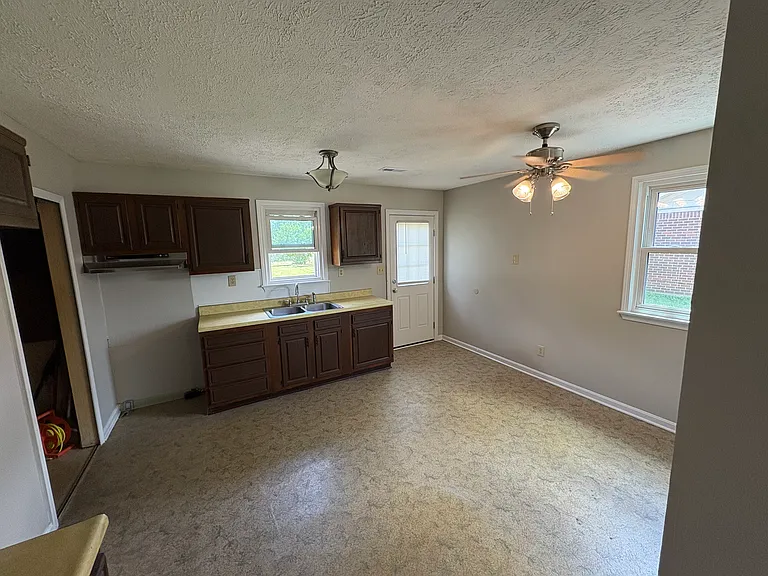 Valley View Dr — Photo 7